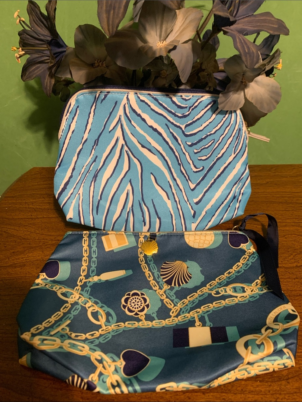 NWOT Ester Lauder 2pc Aqua Accessory Bag Set